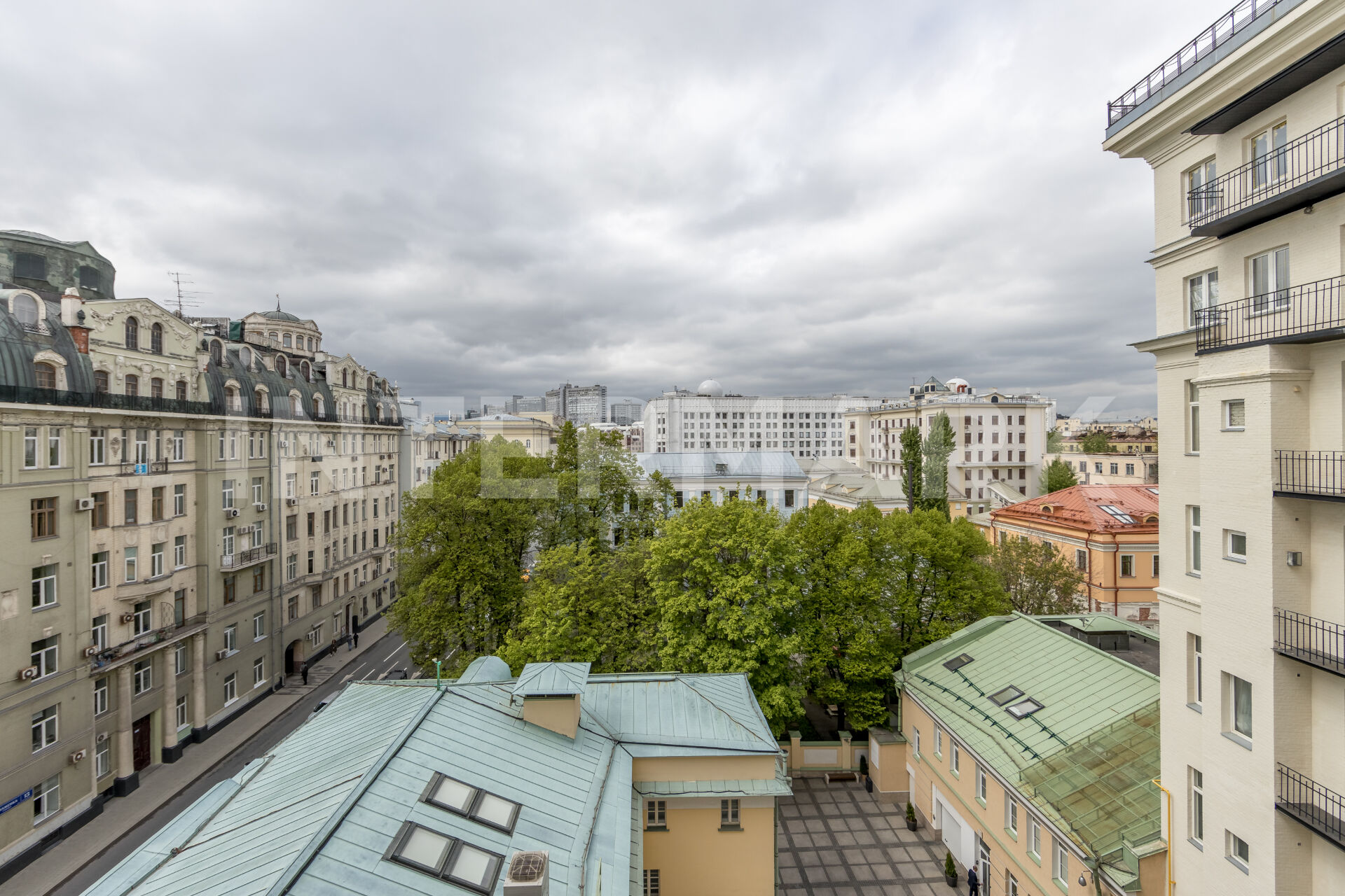 Снять квартиру, улица Знаменка в Москве ⭐ аренда квартир на длительный срок  🏢 Intermark Real Estate - ранее Savills -