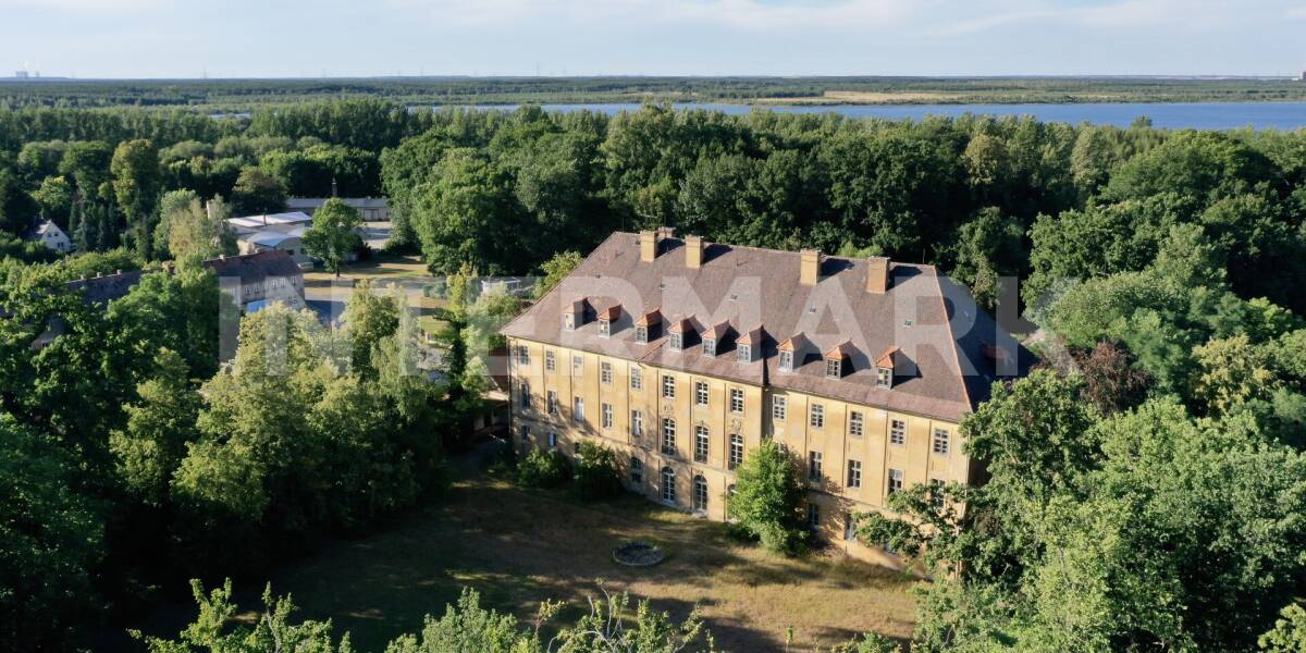  Апартаменты в замковой резиденции с садом Германия, Фото 1