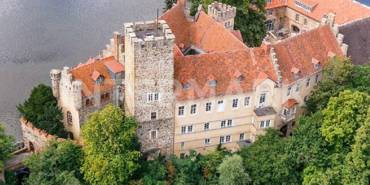  Apartments in a castle on the water Germany, Photo 1