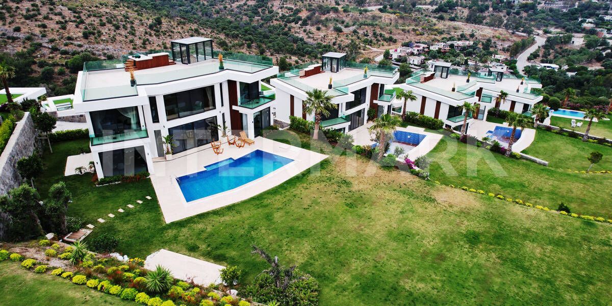  Detached villas on three floors with sea view in Türkbükü Turkey, Photo 1