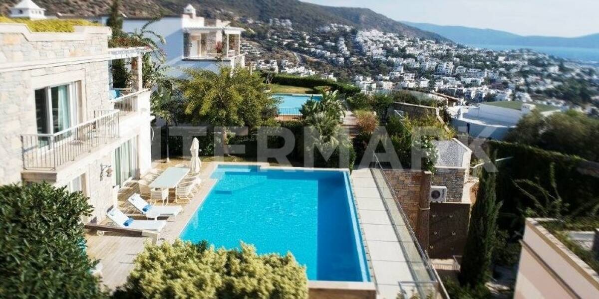  Three-storey villa with sea view in the center of Bodrum Turkey, Photo 1