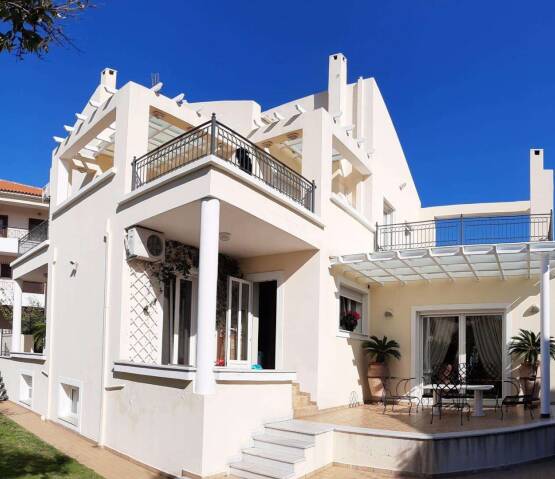  Luxurious Villa with a distinguished architecture Salamina, Фото 1