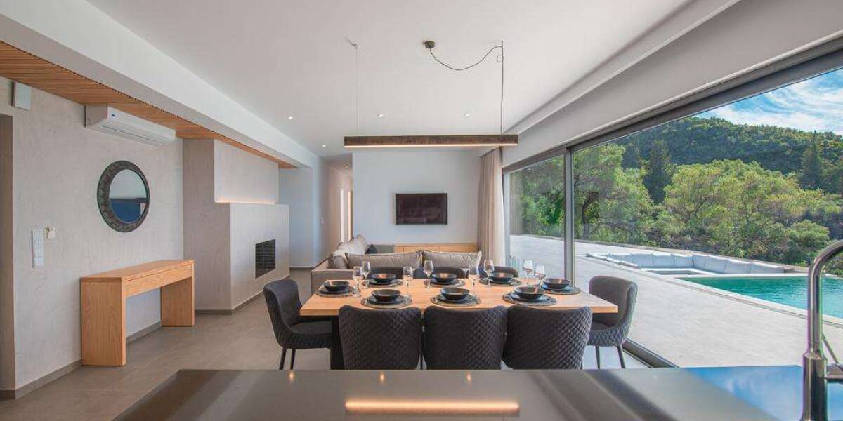  Extraordinary retreat perched in a breathtakingly panoramic position , Photo 1