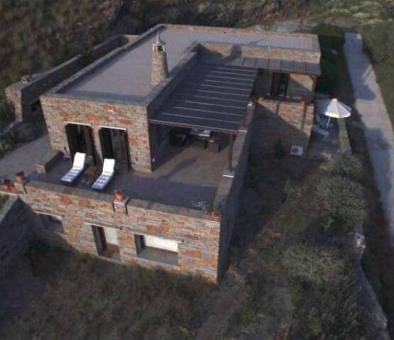  Water-front, stone built villa Kythnos, Фото 1