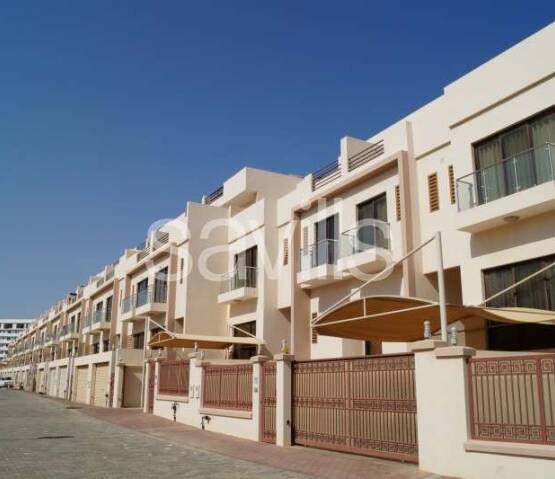  Five bedroom townhouse in Muscat Hills Muscat Hills, Фото 1
