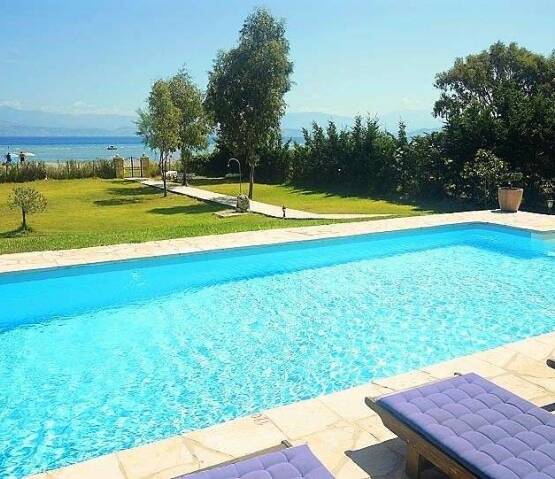  A private beachfront residence Corfu, Фото 1