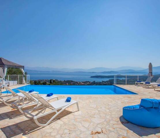  A villa with magnificent views, offering investment potential Corfu, Фото 1