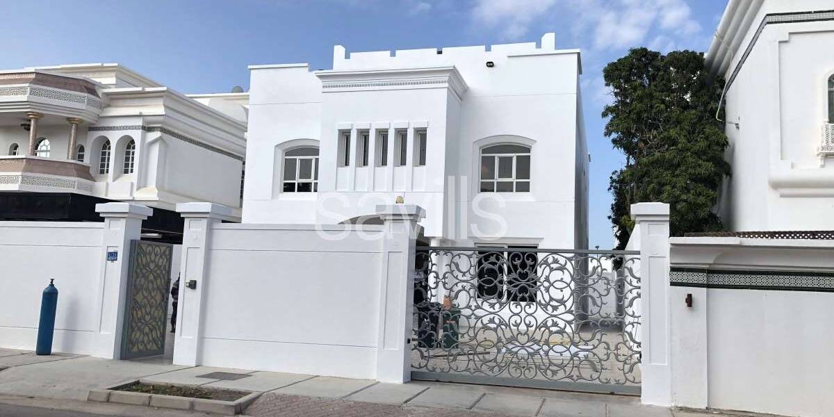 Rent  Luxury 3 bedrooms villa at Shatti Al Qurum , Photo 1