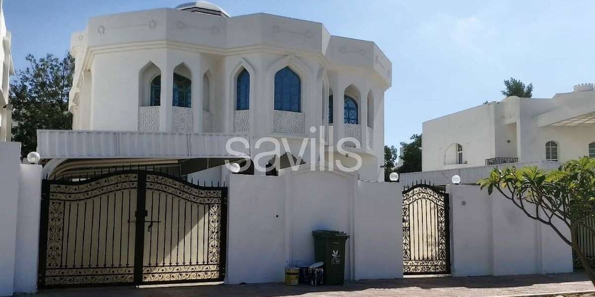 Rent  Spacious detached five bedroom detached villa in Shatti Al Qurum , Photo 1