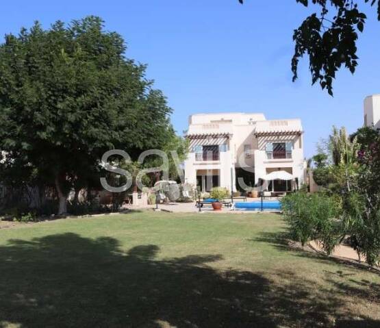 Снять в аренду  Excellent four bedroom villa with large garden, Muscat Hills Muscat Hills, Фото 1