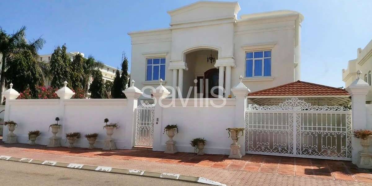 Rent  Luxurious detached villa in Shatti Al Qurum , Photo 1