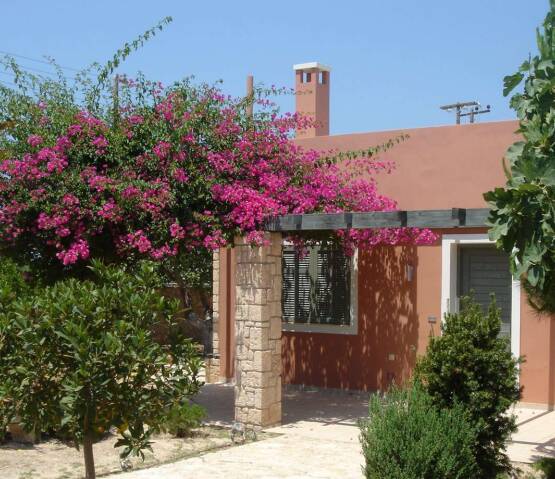  Ideal summer holiday home so close to Athens Salamina, Фото 1