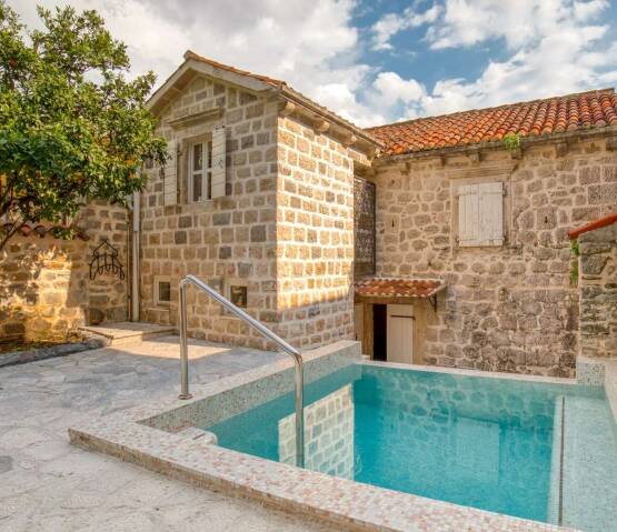  Marvellous Waterfront Stone House Центральный регион, Фото 1