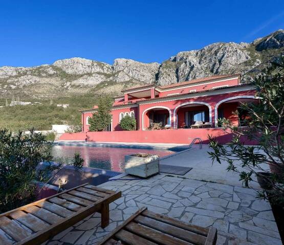  Stunning Villa Budva, Фото 1