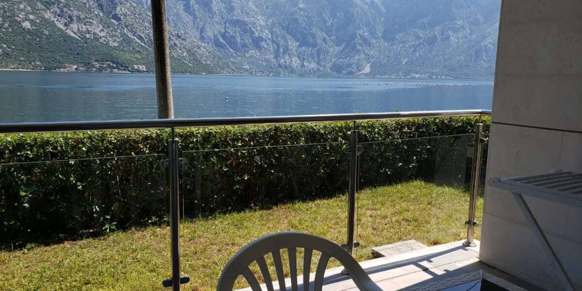  Waterfront Apartment In Kotor Stoliv, Kotor Bay, Montenegro, R1736, Фото 1