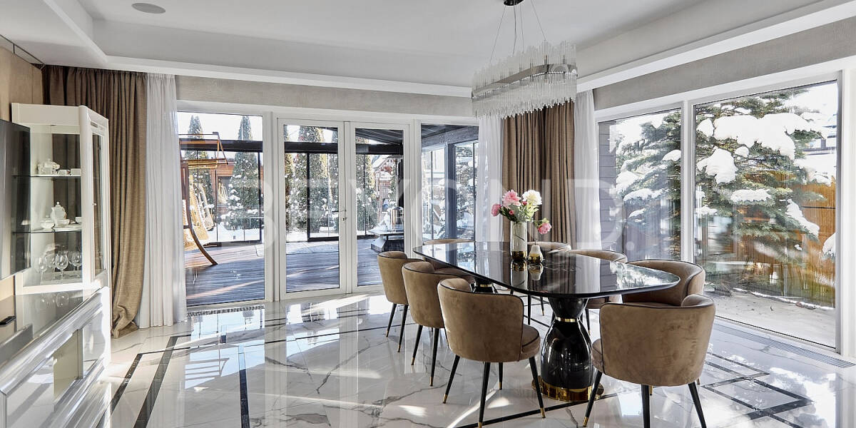 Apartment, 9 rooms  Санкт-Петербург г., г. Санкт-Петербург, Петродворцовый район, г. Петергоф, ул. Александровская,   3, Лит А, Photo 1