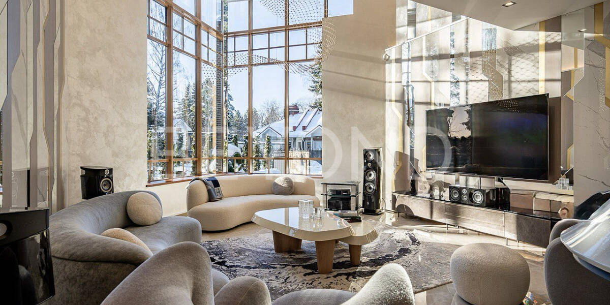 Apartment, 13 rooms  Санкт-Петербург г., п. Репино, ул. Вокзальная,   2, Photo 1