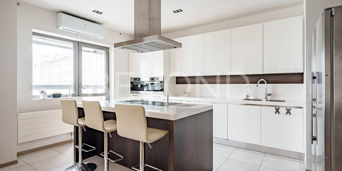 Квартира, 4 комнаты  Санкт-Петербург г., г. Санкт-Петербург, Петроградский район, ул. Корпусная,   9, Фото 1