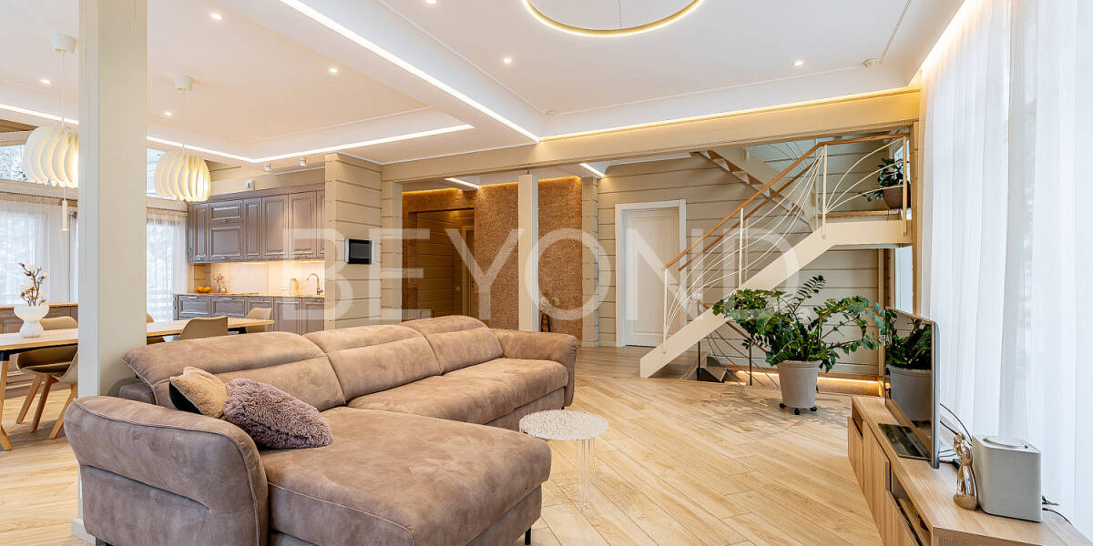 Apartment, 8 rooms  Санкт-Петербург г., Ленинградская область, Всеволожский район, дер. Медный завод, ул. Александровская,   16, Photo 1
