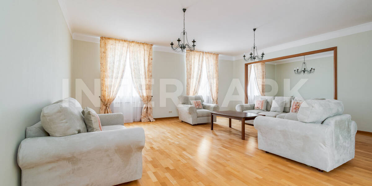 Apartment, 4 rooms  Petrovsky Lane, 5, str. 7, Photo 1