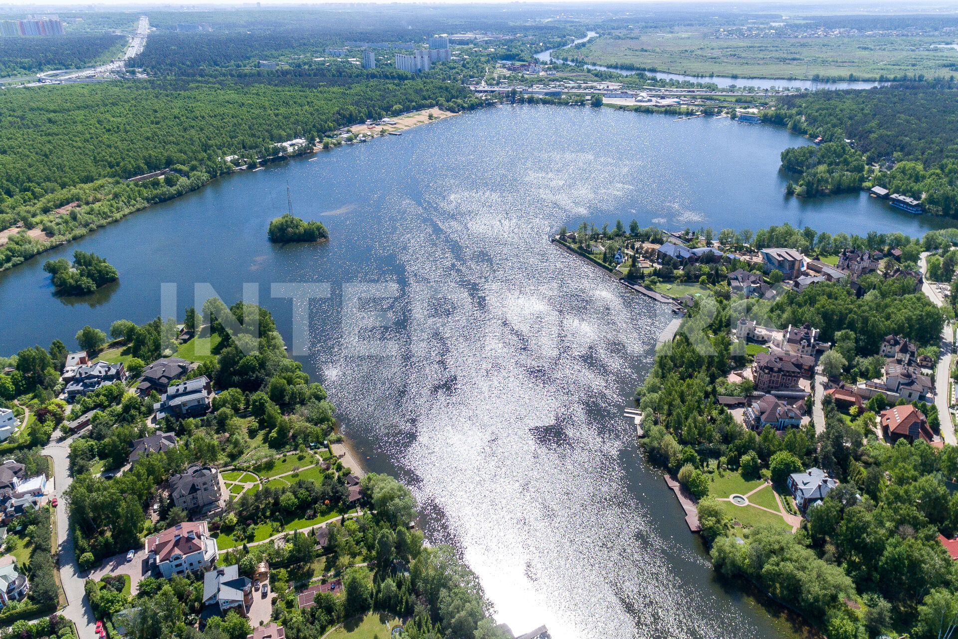 Купить дом в коттеджном поселке Береста: описание, фотографии, цены на  коттеджи в КП Береста, Новорижское шоссе, 1 км | Агентство элитной  недвижимости Intermark Real Estate - ранее Savills -