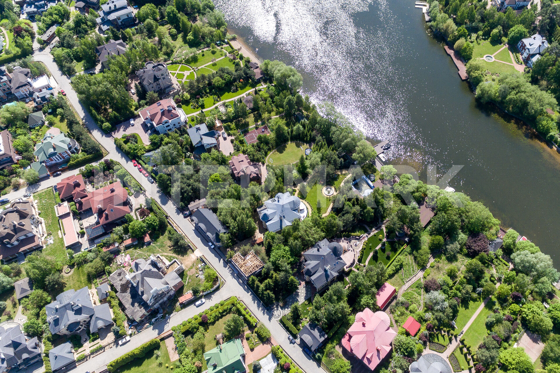 Купить дом в коттеджном поселке Береста: описание, фотографии, цены на  коттеджи в КП Береста, Новорижское шоссе, 1 км | Агентство элитной  недвижимости Intermark Real Estate - ранее Savills -