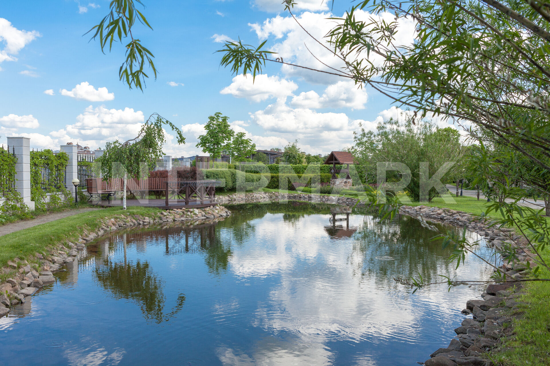 Купить дом, участок в коттеджном поселке ParkVille Жуковка (Парк Вилль):  описание, фотографии, цены на коттеджи в КП Парк Вилл (Park Vill),  Рублево-Успенское шоссе, 9 км | Агентство элитной недвижимости Intermark  Real Estate (