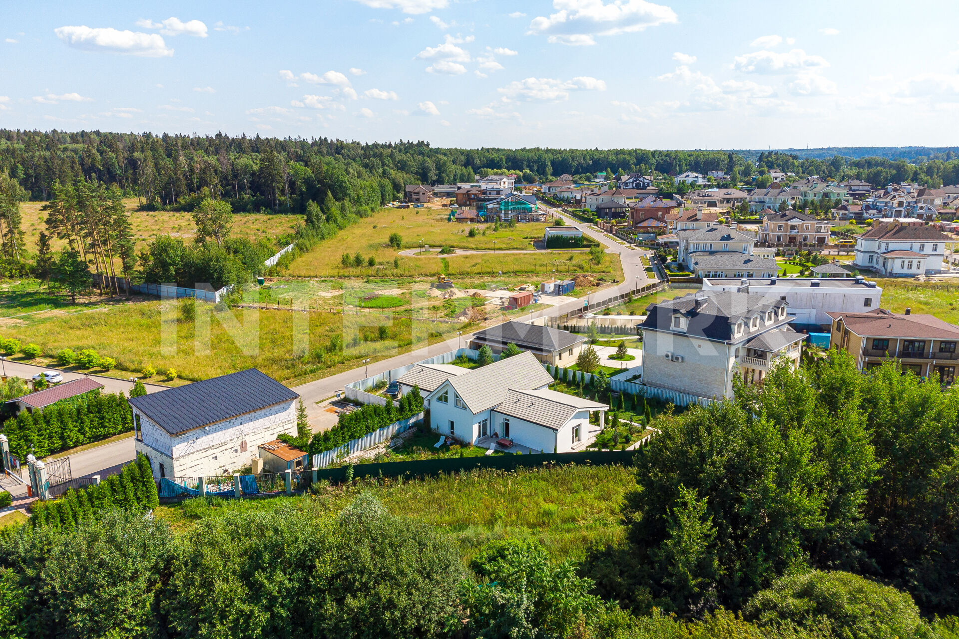 Купить участок в коттеджном поселке Папушево: описание, фотографии, цены на  коттеджи в КП Папушево, Рублево-Успенское шоссе, 24 км | Агентство элитной  недвижимости Intermark Real Estate - ранее Savills -