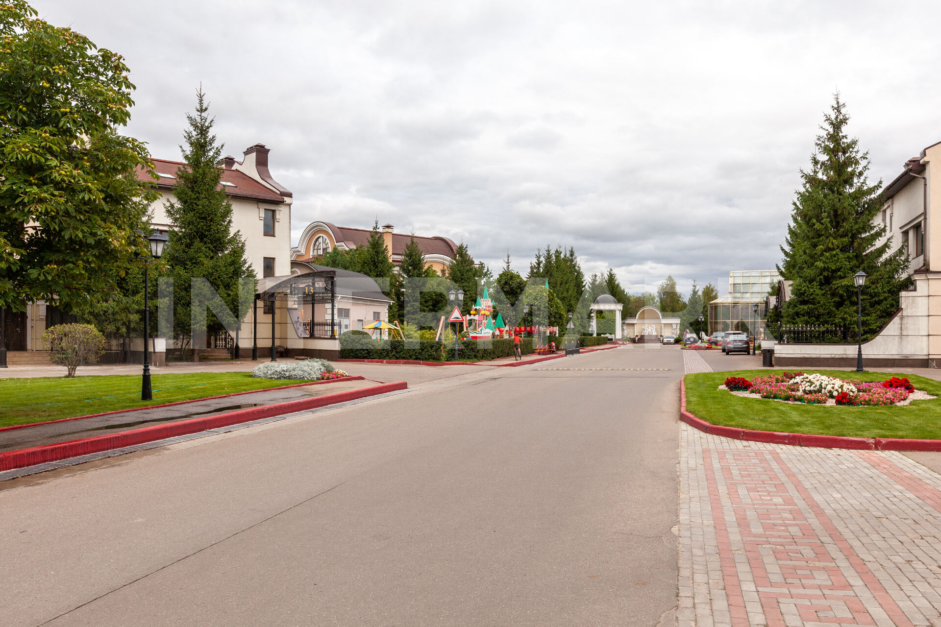 Купить дом в коттеджном поселке Новахово: описание, фотографии, цены на  коттеджи в КП Новахово, Новорижское шоссе, 9 км | Агентство элитной  недвижимости Intermark Real Estate - ранее Savills -