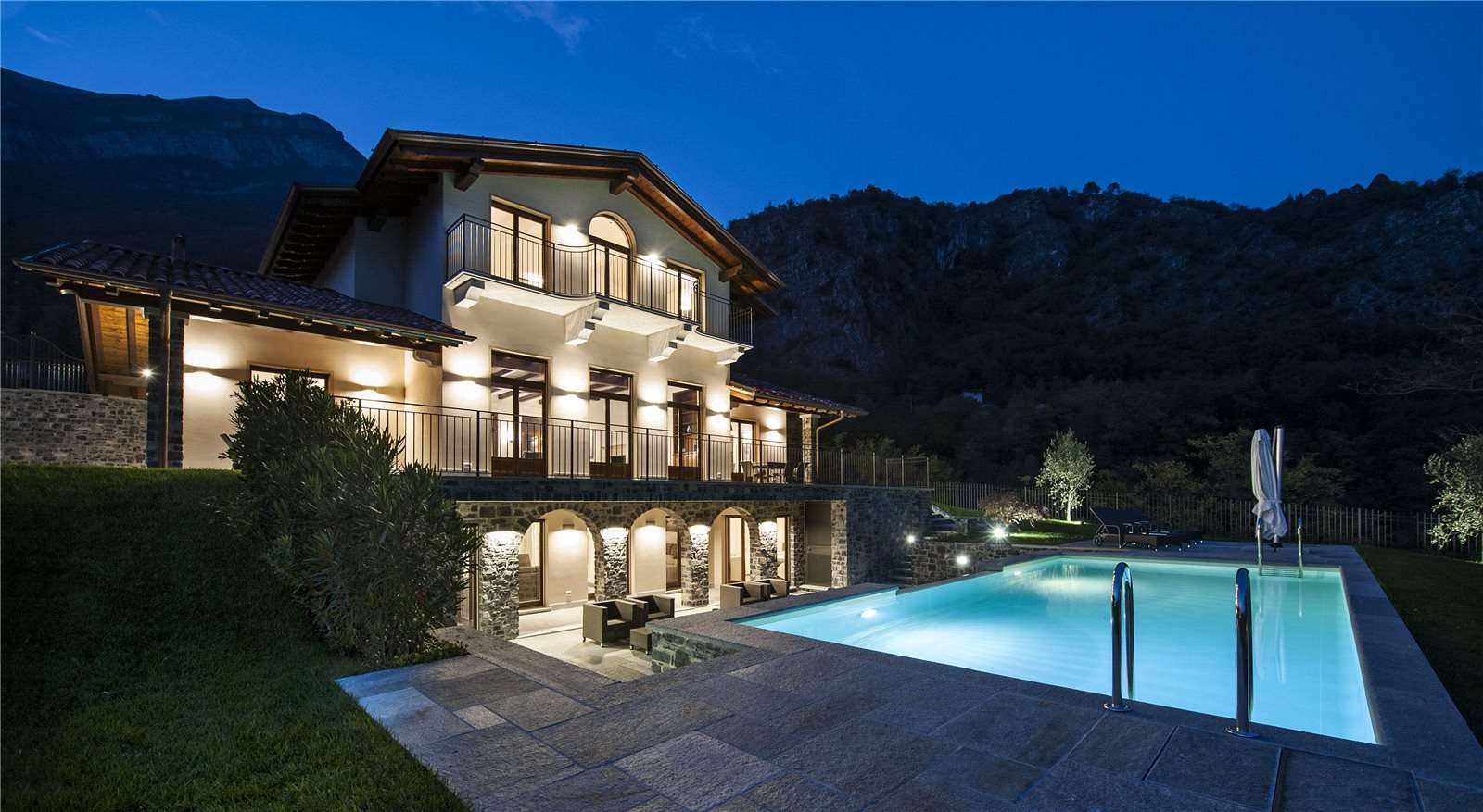 Купить дом, 5 спален, Италия, Ломбардия, Lake Como, Boutique Villa,  Tremezzo Como, Lake Como, Lombardy, 22019, ID GBSLAKLAI170865 - стоимость 3  050 000 Eur | Intermark Real Estate - ранее Savills -